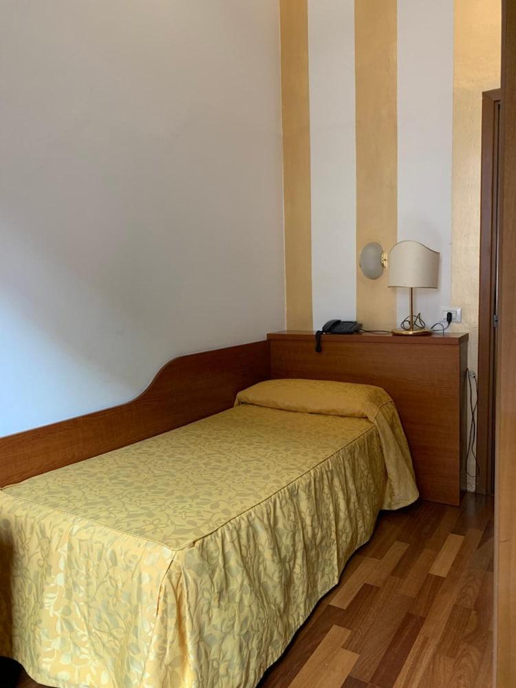 Hotel Bogart 2 Милан Экстерьер фото